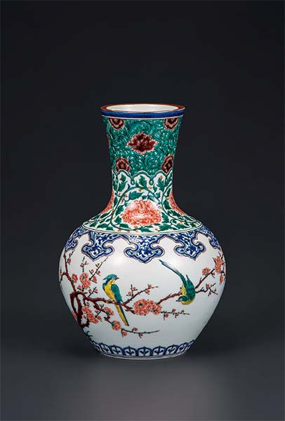 「飾壺」　色絵梅に双鳥図（径17×高さ24.5cm）